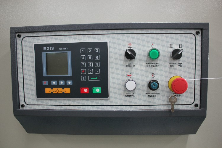 12mm 3200mm Hydraulic Guillotine Shearing Machine Cnc Steel Sheet Cutting Machine Màquina de tall de guillotina hidràulica de 12 mm i 3200 mm Màquina de tall de xapa d'acer CNC