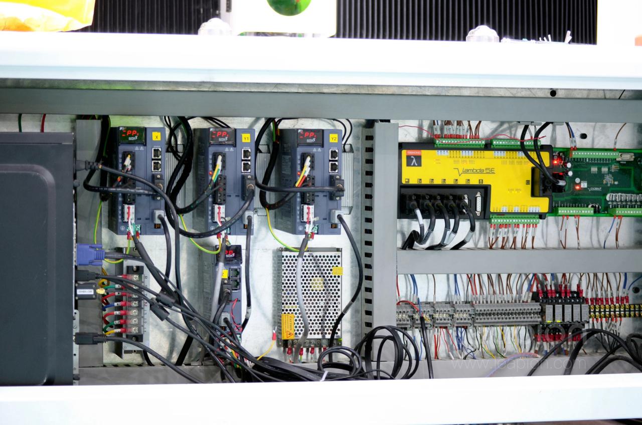 1500*3000mm 500w Racuys Or Ipg Fiber Laser Cutting Machine 1500 * 3000mm 500w Racuys o màquina de tall làser de fibra Ipg