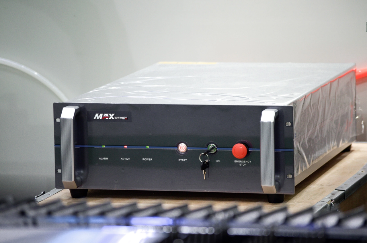 1500*3000mm 500w Racuys Or Ipg Fiber Laser Cutting Machine 1500 * 3000mm 500w Racuys o màquina de tall làser de fibra Ipg