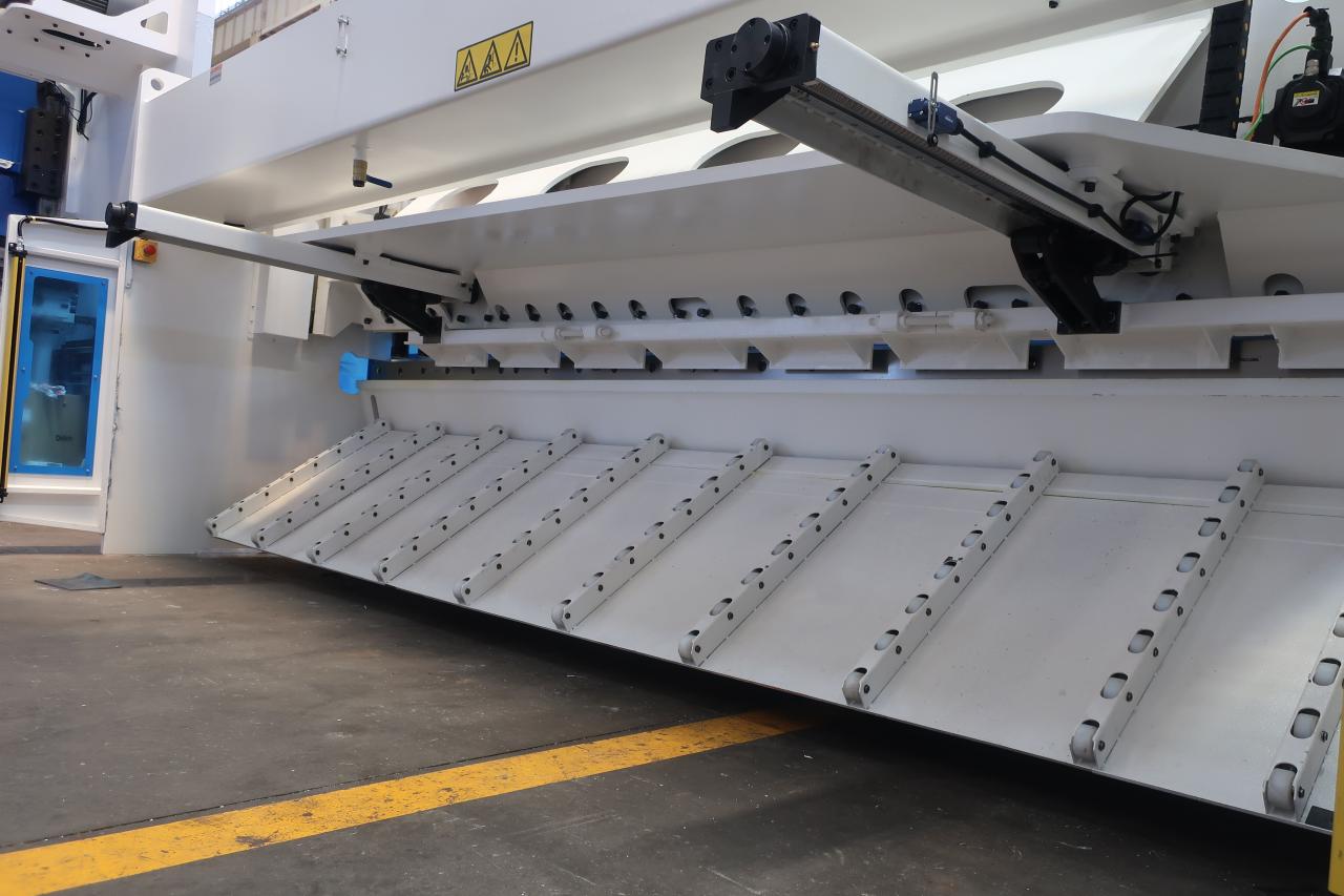 Màquina de cisalla de guillotina hidràulica de 16 mm per a tall de xapa de 6 metres