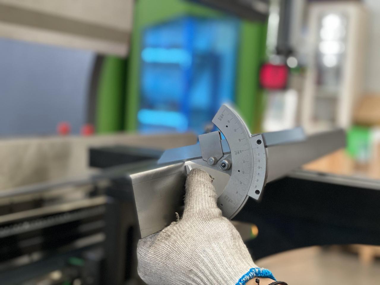 16mm Hydraulic Guillotine Shearing Machine For Sheet Metal Cutting 6 Meters Màquina de cisalla de guillotina hidràulica de 16 mm per a tall de xapa de 6 metres