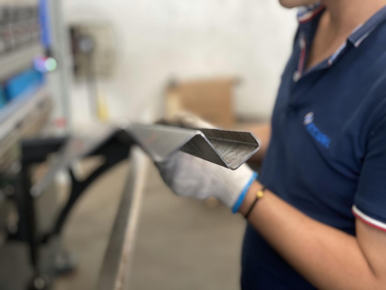 16mm Hydraulic Guillotine Shearing Machine For Sheet Metal Cutting 6 Meters Màquina de cisalla de guillotina hidràulica de 16 mm per a tall de xapa de 6 metres