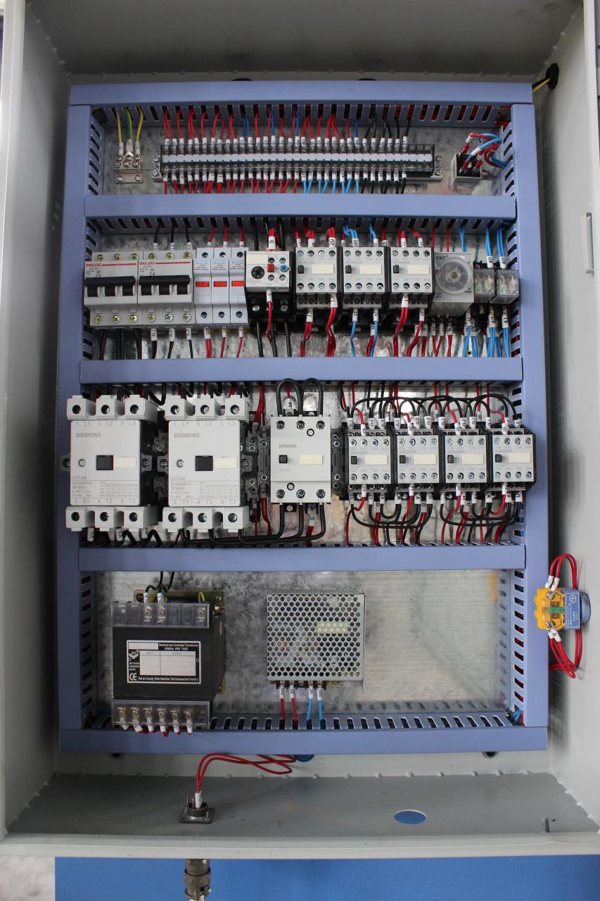 Màquina de cisalla de biga oscil·lant hidràulica de 2,5 m de longitud