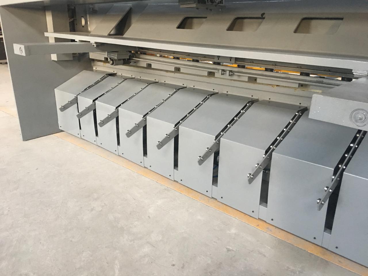 Màquina de cisalla de biga oscil·lant hidràulica de 2,5 m de longitud