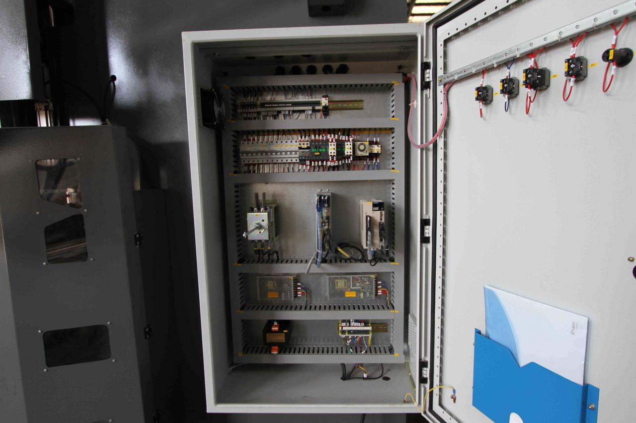 Màquina de fre de premsa hidràulica Cnc estàndard de 200t 300t