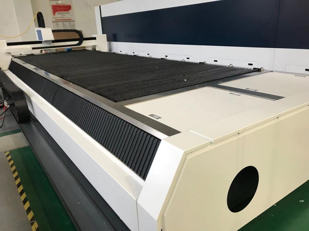 3015 4015 1kw To 6kw Cnc Fiber Laser Cutting Machine Raycus Laser Power 3015 4015 Màquina de tall làser de fibra CNC de 1kw a 6kw Raycus Laser Power