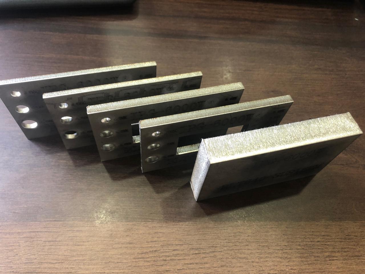 3015 4015 1kw To 6kw Cnc Fiber Laser Cutting Machine Raycus Laser Power 3015 4015 Màquina de tall làser de fibra CNC de 1kw a 6kw Raycus Laser Power