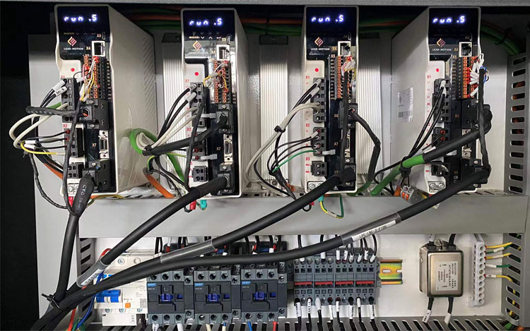 3015 Fiber Laser Cutting Machine For High-Speed Cutting Of 1-6mm Metal Materials Màquina de tall làser de fibra 3015 per a tall d'alta velocitat de materials metàl·lics d'1-6 mm