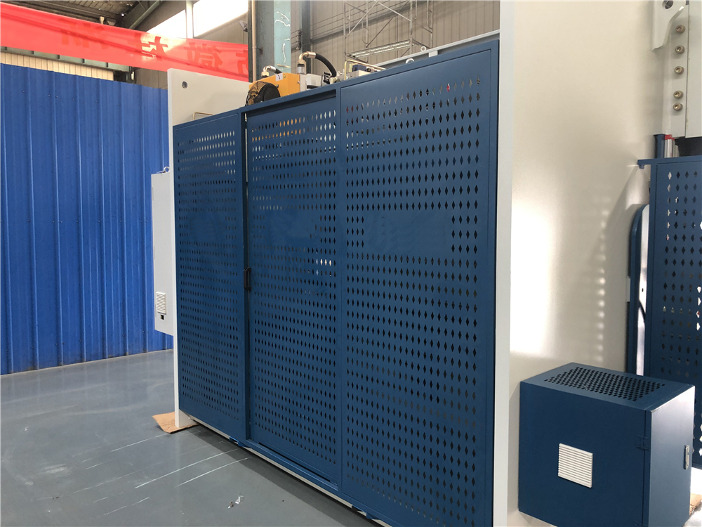 3+1 Axis Cnc Hydraulic Press Brake With Esa System Frega hidràulica Cnc de 3+1 eixos amb sistema Esa