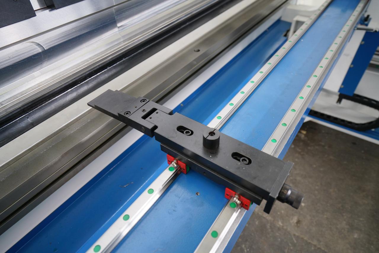 4 Axis Cnc Tandem Press Brake With Delem Da58t 2d Graphical Controller Freno de premsa tàndem CNC de 4 eixos amb controlador gràfic 2d Delem Da58t