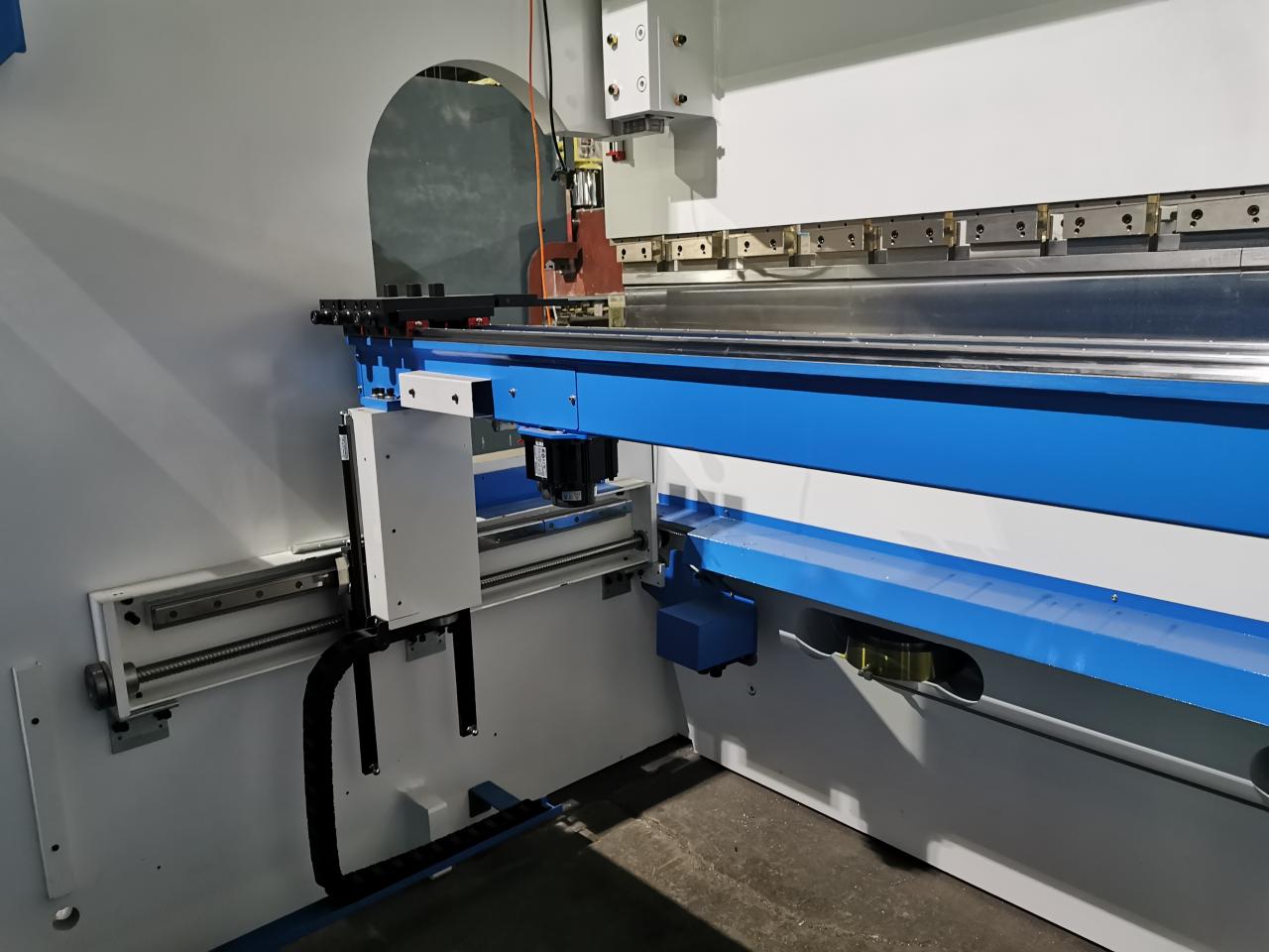 4 Axis Cnc Tandem Press Brake With Delem Da58t 2d Graphical Controller Freno de premsa tàndem CNC de 4 eixos amb controlador gràfic 2d Delem Da58t