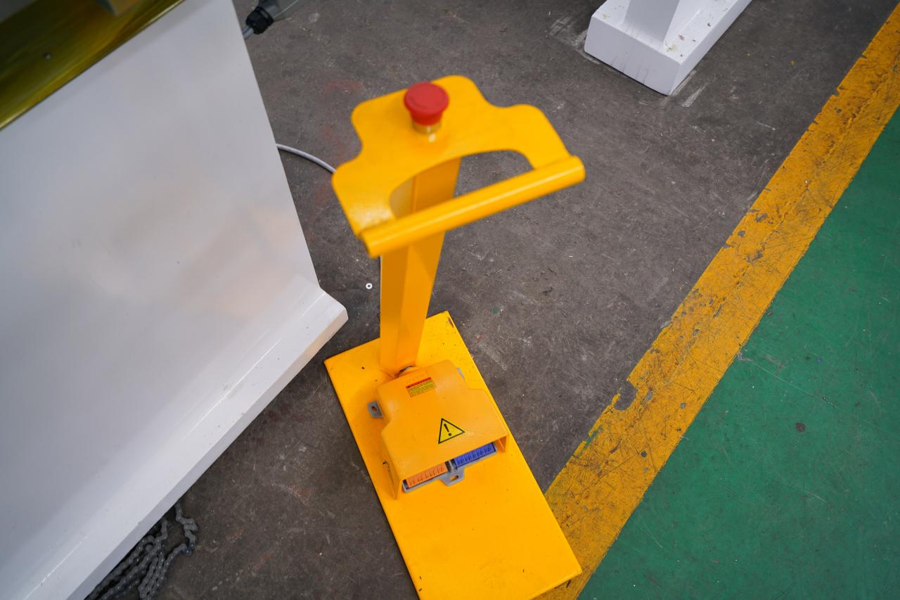 4 Axis Cnc Tandem Press Brake With Delem Da58t 2d Graphical Controller Freno de premsa tàndem CNC de 4 eixos amb controlador gràfic 2d Delem Da58t