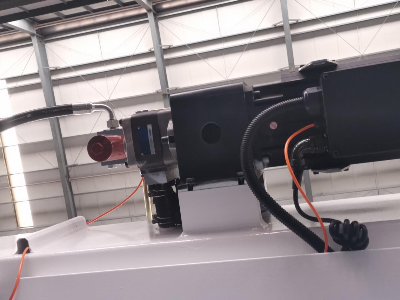 4 Axis Cnc Tandem Press Brake With Delem Da58t 2d Graphical Controller Freno de premsa tàndem CNC de 4 eixos amb controlador gràfic 2d Delem Da58t