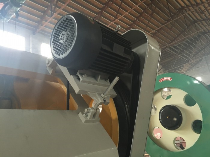 400 Ton Small Pneumatic Power Punch Press Mechanical Eccentric Punching Machine Punxonadora mecànica excèntrica de premsa de potència pneumàtica petita de 400 tones