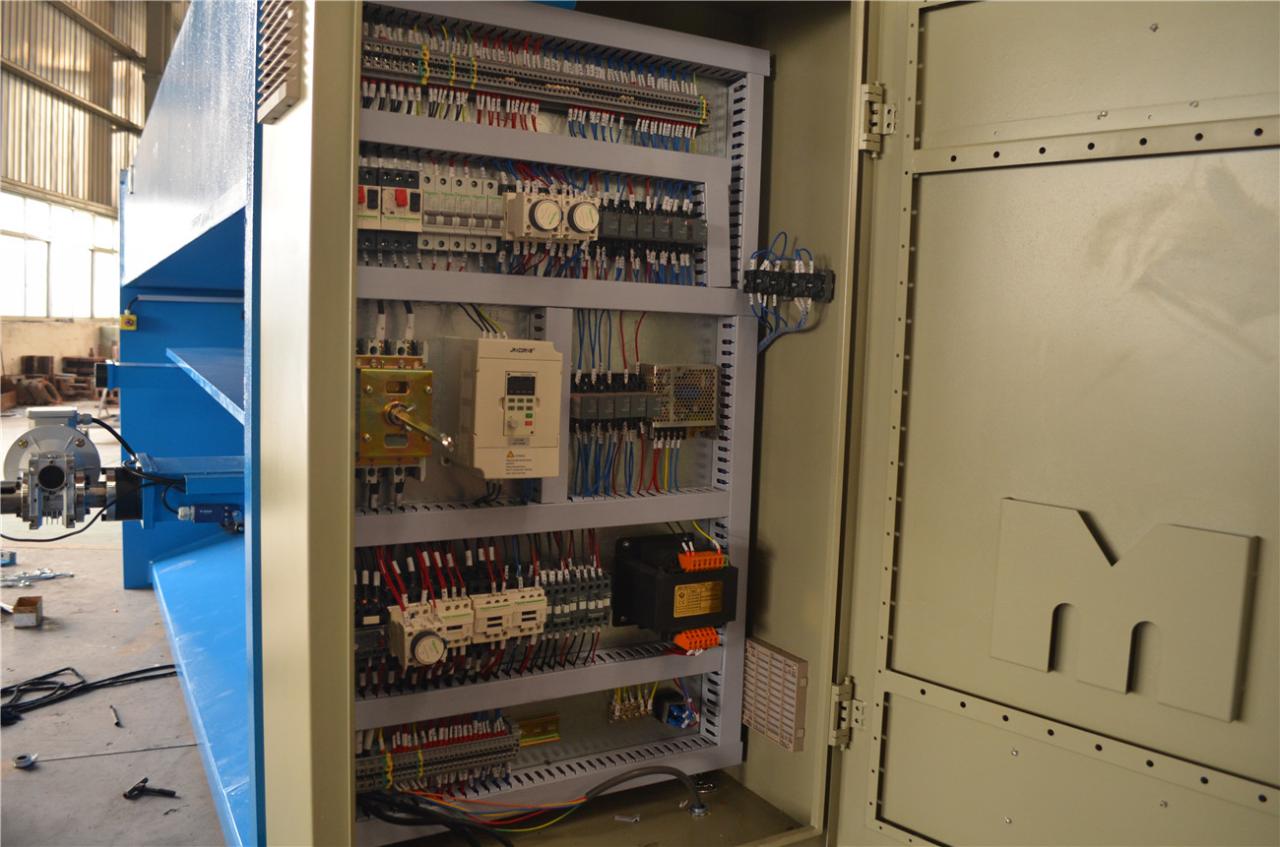 6*3200mm Guillotine Shears Metal Shear Hydraulic Iron Sheet Cutting Shearing Machine Cisalla de guillotina de 6 * 3200 mm Màquina de tall de xapa de ferro hidràulica de cisalla metàl·lica