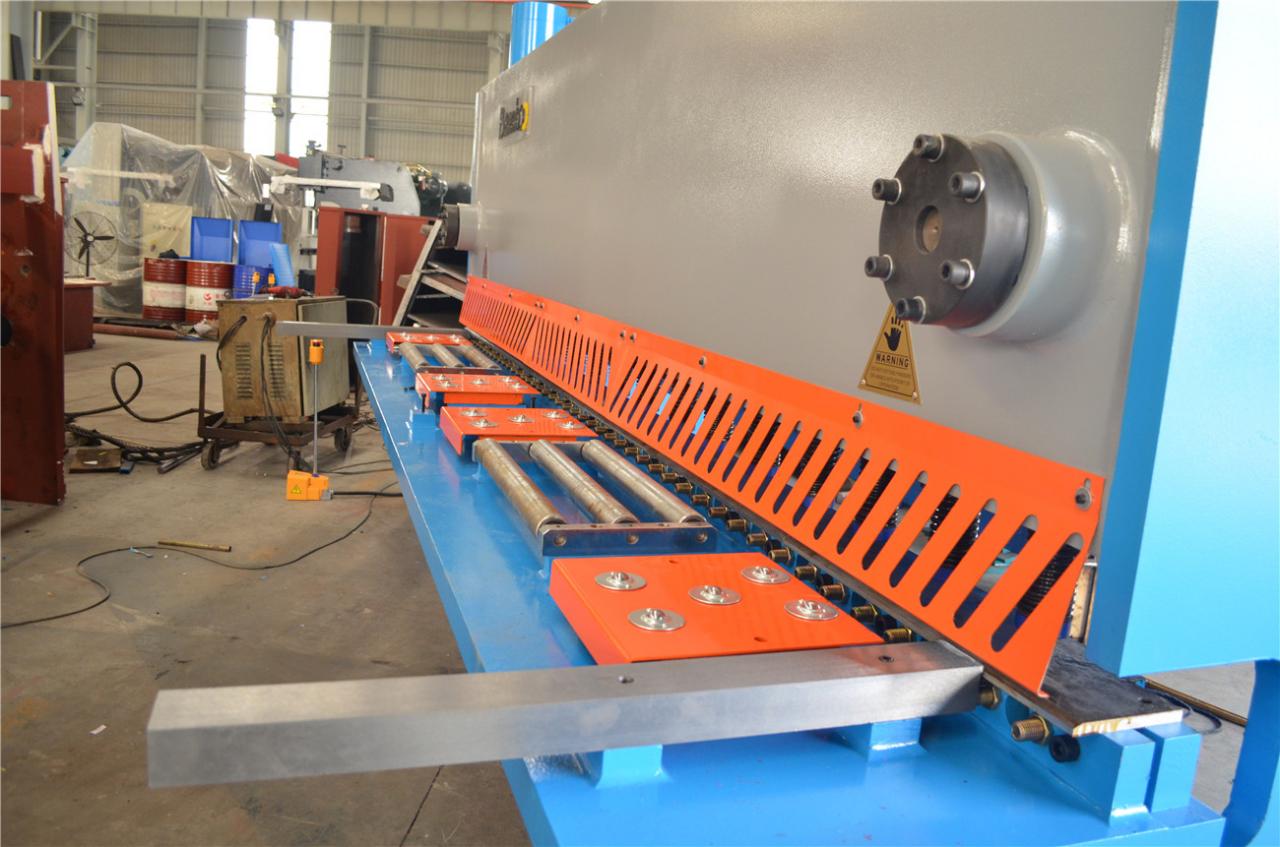 6*3200mm Guillotine Shears Metal Shear Hydraulic Iron Sheet Cutting Shearing Machine Cisalla de guillotina de 6 * 3200 mm Màquina de tall de xapa de ferro hidràulica de cisalla metàl·lica