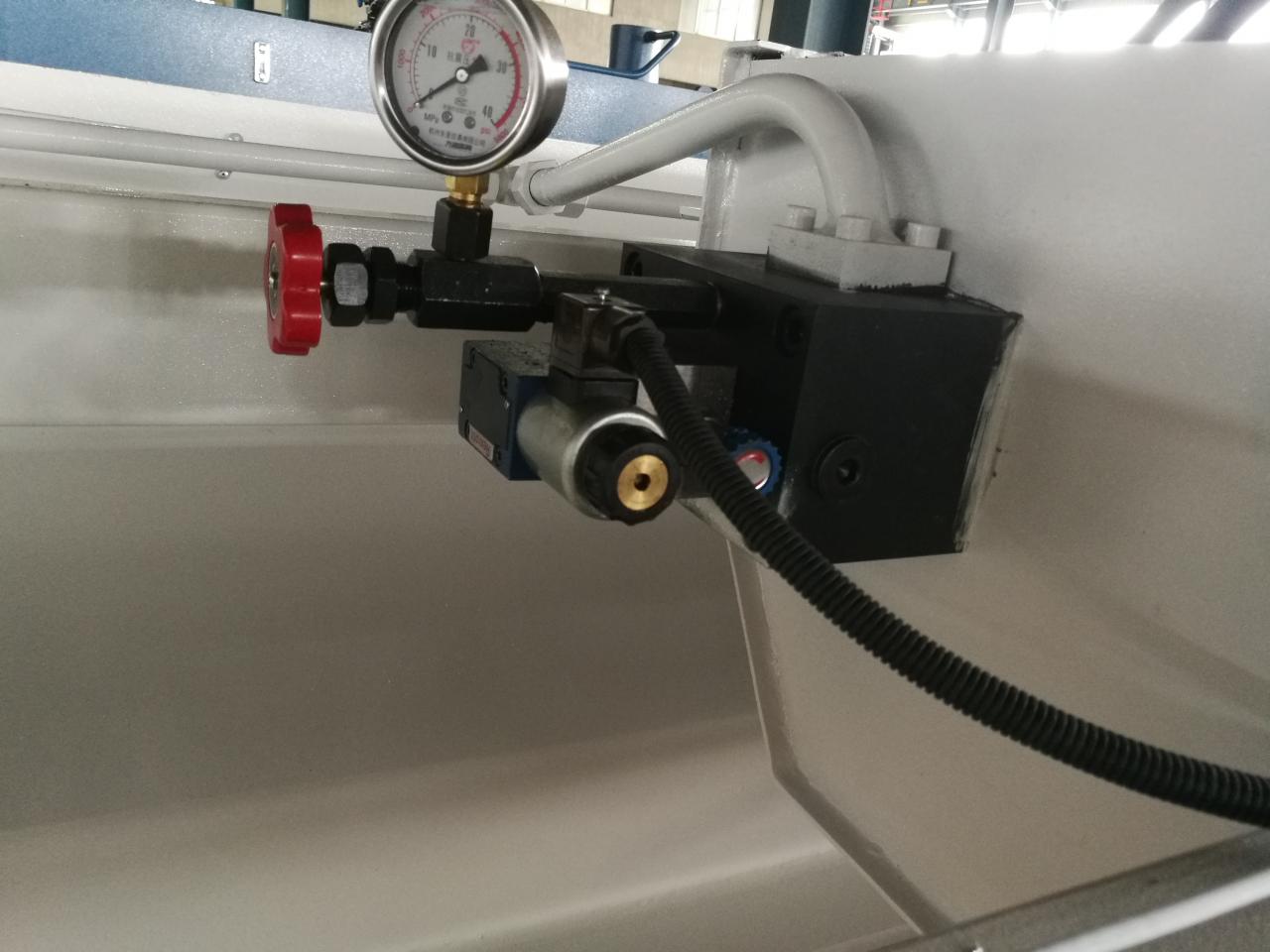 6mm Q11 Electric Sheet Plate Shearing Machine 8 Feet Sheet Metal Shearing Machine Màquina de cisalla de xapa elèctrica de 6 mm Q11 Màquina de cisalla de xapa de 8 peus