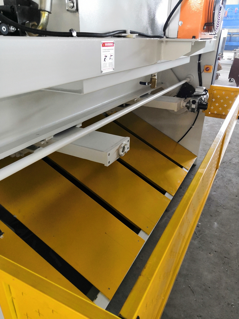 6mm Q11 Electric Sheet Plate Shearing Machine 8 Feet Sheet Metal Shearing Machine Màquina de cisalla de xapa elèctrica de 6 mm Q11 Màquina de cisalla de xapa de 8 peus