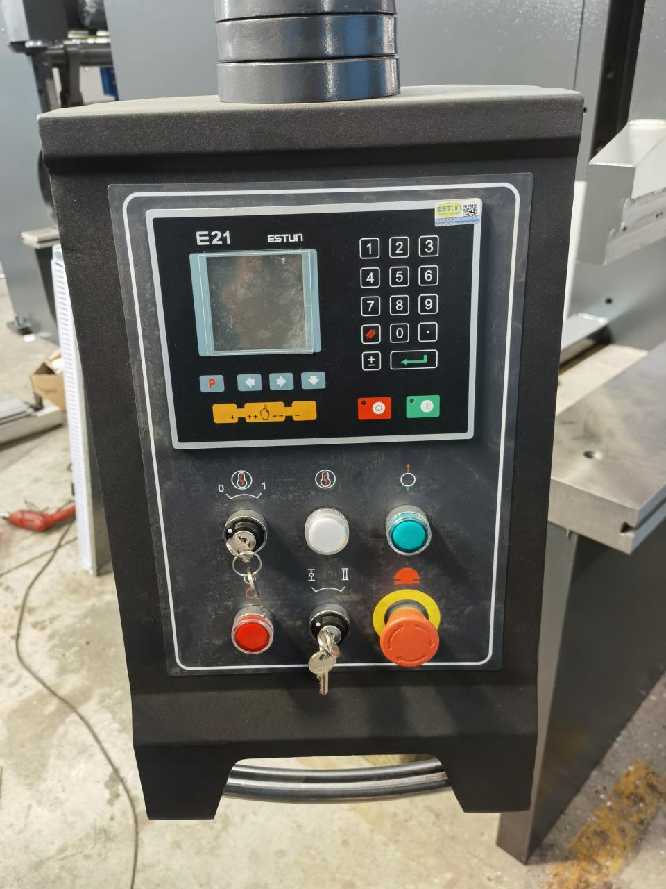 Màquina de tall de plaques d'acer inoxidable de 6x3200 mm, màquina automàtica de cisalla de xapes de ferro