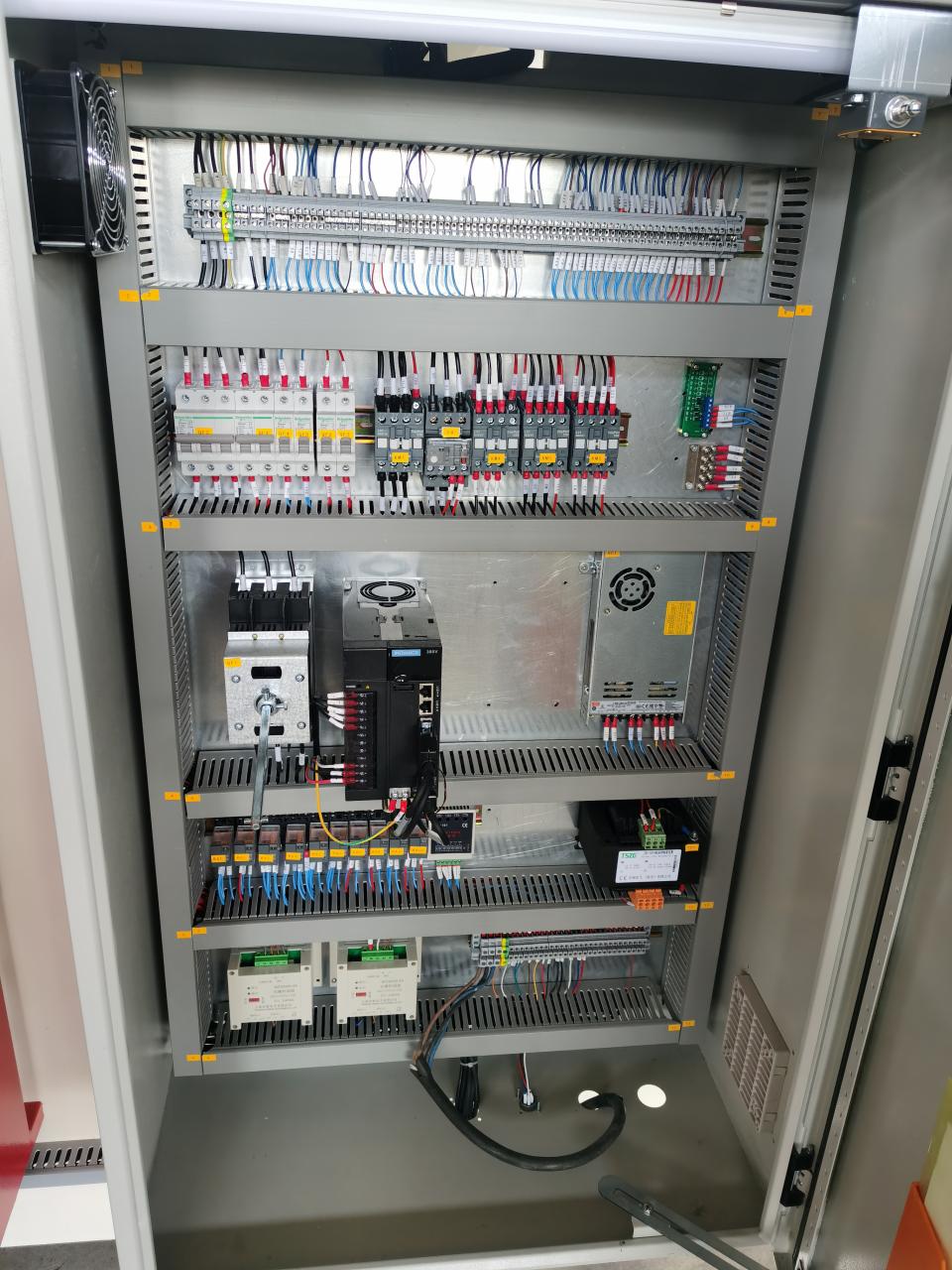 China Metal Hydraulic Press Brake Machine With Reasonable Price Màquina de fre de premsa hidràulica de metall de la Xina amb un preu raonable