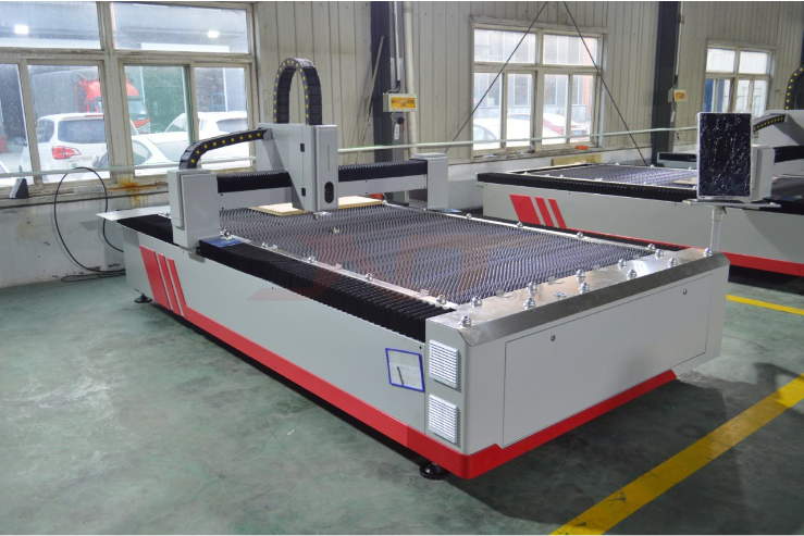 Cnc 2000w Fiber Laser Cutting Machine For Industrial Metal Sheet Cutting Màquina de tall làser de fibra CNC 2000w per al tall de xapa de metall industrial