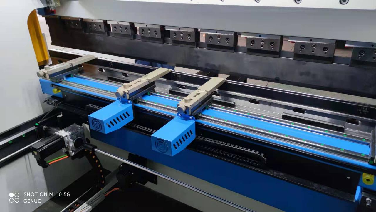 Da-66t Controller Cnc Hydraulic Press Brake Price With 3d Touch Screen System Preu del fre de premsa hidràulica del controlador Da-66t amb sistema de pantalla tàctil 3d