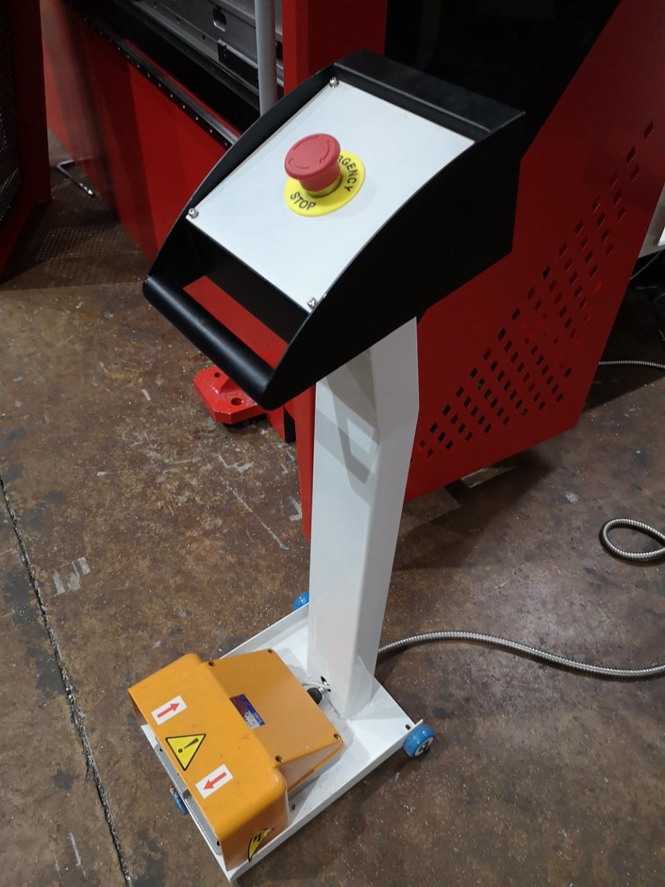 Delem Da66t 125 3+1 4+1 6+1 8+1 Cnc Hydraulic Press Brake For Metal Plate Bending Delem Da66t 125 3+1 4+1 6+1 8+1 Fre de premsa hidràulica CNC per a la flexió de plaques metàl·liques