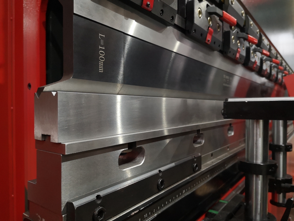 Delem Da66t 125 3+1 4+1 6+1 8+1 Cnc Hydraulic Press Brake For Metal Plate Bending Delem Da66t 125 3+1 4+1 6+1 8+1 Fre de premsa hidràulica CNC per a la flexió de plaques metàl·liques