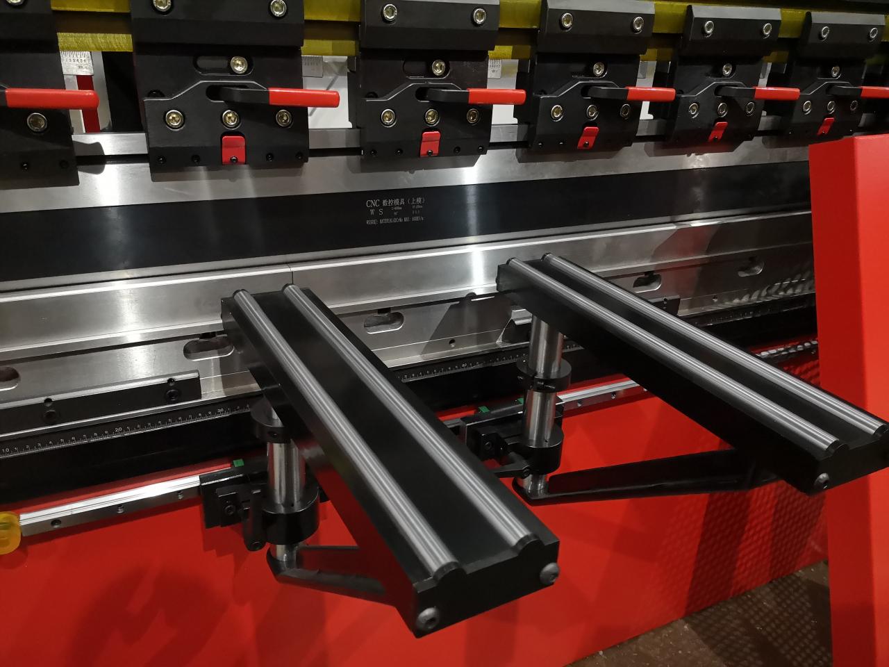 Delem Da66t 125 3+1 4+1 6+1 8+1 Cnc Hydraulic Press Brake For Metal Plate Bending Delem Da66t 125 3+1 4+1 6+1 8+1 Fre de premsa hidràulica CNC per a la flexió de plaques metàl·liques