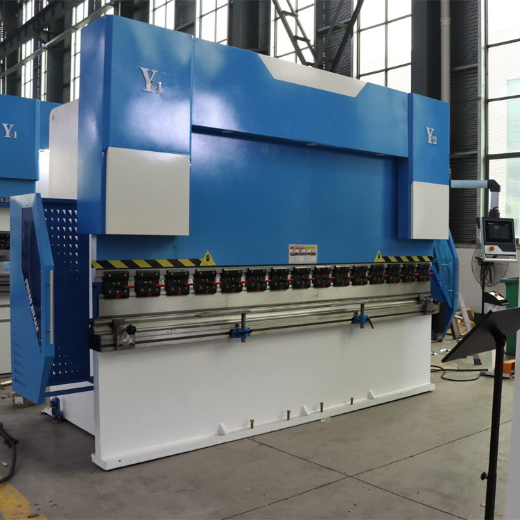 Electric Hydraulic Sheet 4 Axis Cnc Delem Press Brake 63t Metal Bending Machine Plegadora de metall elèctrica hidràulica de 4 eixos Cnc Delem Frega de 63t