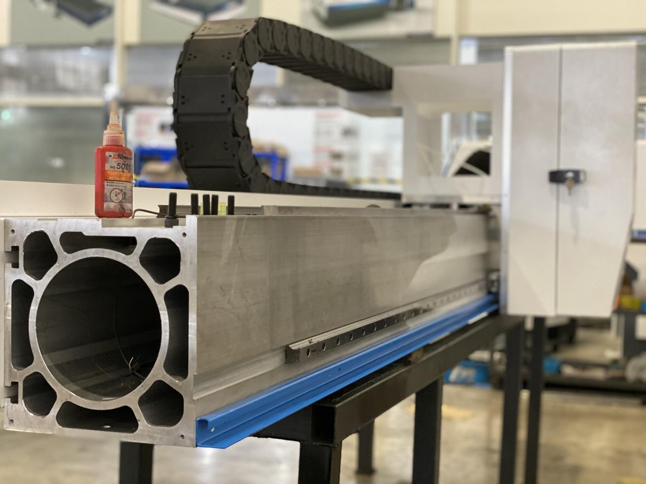 Màquina de tall làser de fibra Masterline 8kw, 4000x2000mm, amb font làser Ipg