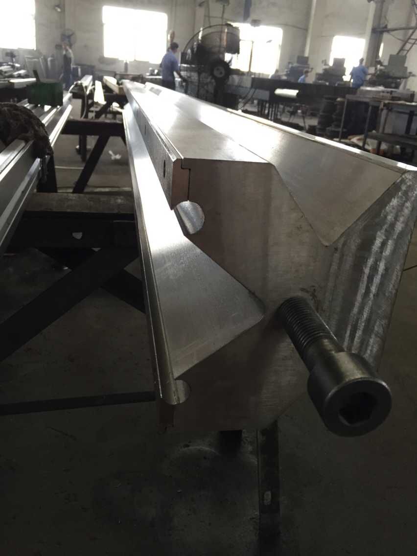 Full Automatic High Power Sheet Bending Machine And Cnc Press Brake Machine Màquina plegadora de fulls d'alta potència automàtica i màquina de fre de premsa CNC