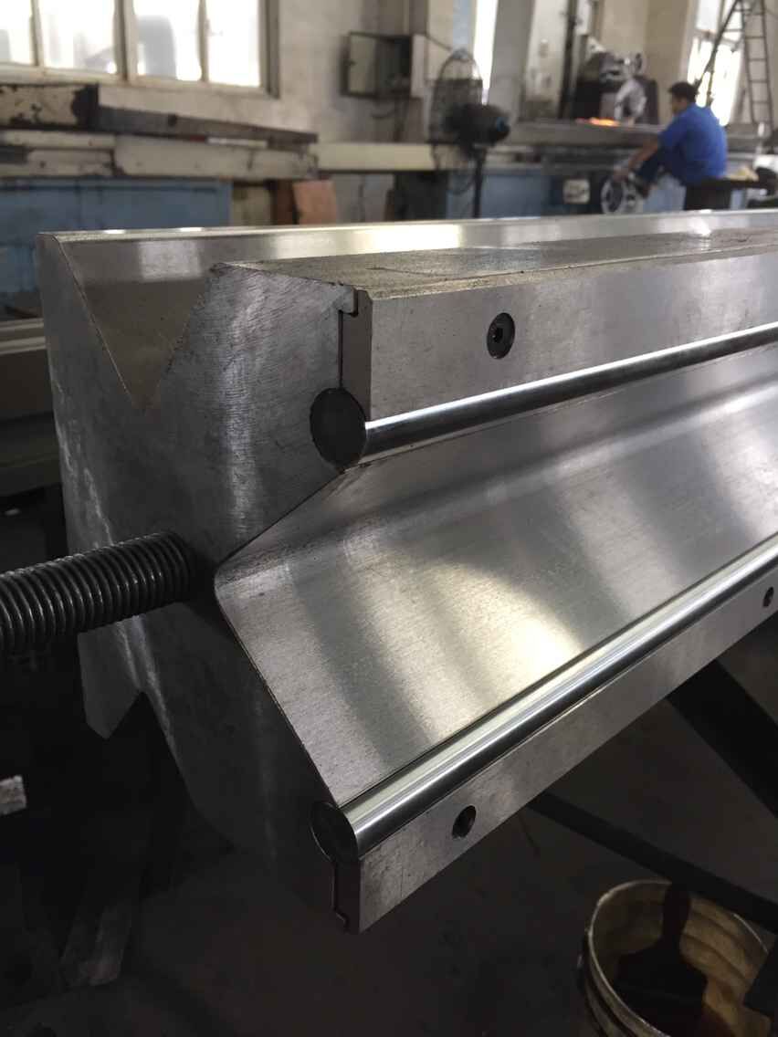 Full Automatic High Power Sheet Bending Machine And Cnc Press Brake Machine Màquina plegadora de fulls d'alta potència automàtica i màquina de fre de premsa CNC