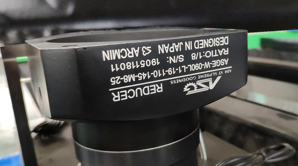 Preu de la màquina de tall làser de fibra de 1000 w d'alta precisió