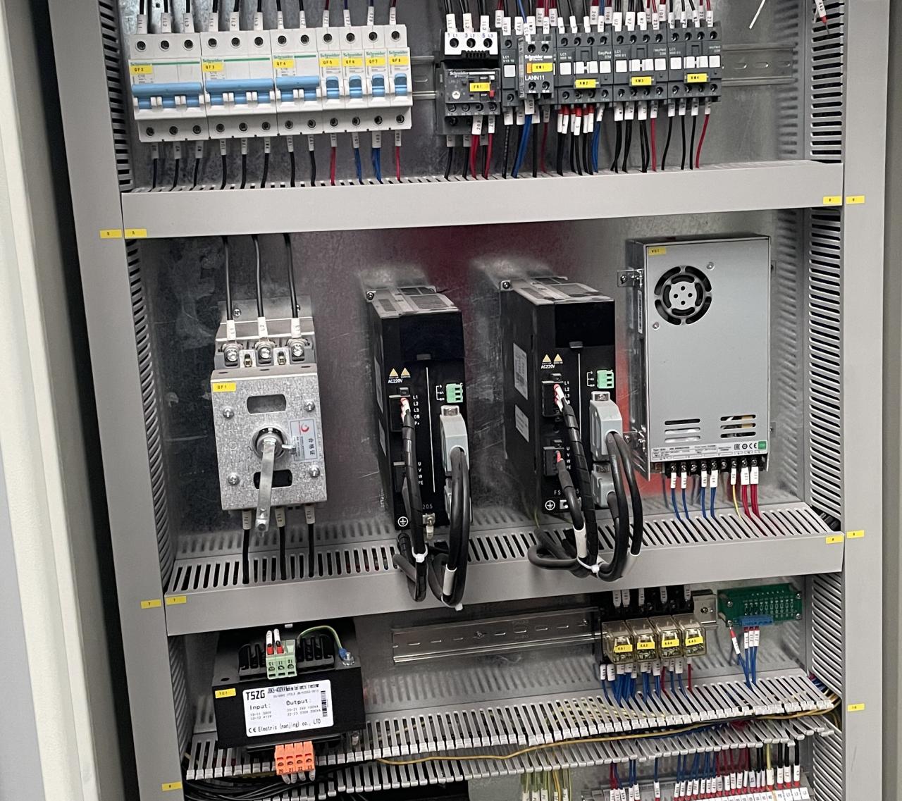 High Quality 3m Press Brake Machine Hydraulic 100 Ton For Sheet Metal Bending Màquina hidràulica de fre de premsa de 3 m d'alta qualitat de 100 tones per a plegat de xapa