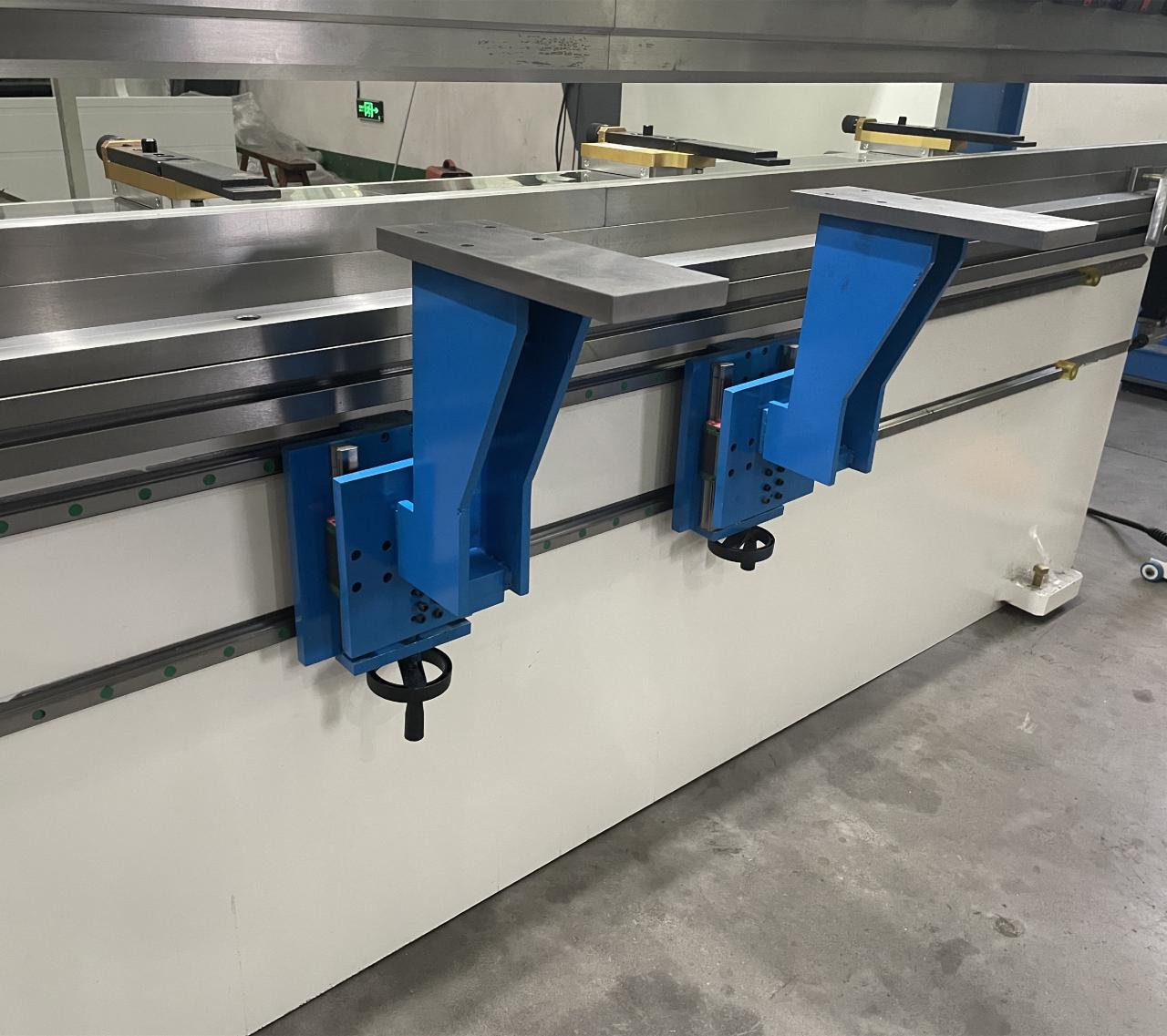 High Quality 3m Press Brake Machine Hydraulic 100 Ton For Sheet Metal Bending Màquina hidràulica de fre de premsa de 3 m d'alta qualitat de 100 tones per a plegat de xapa