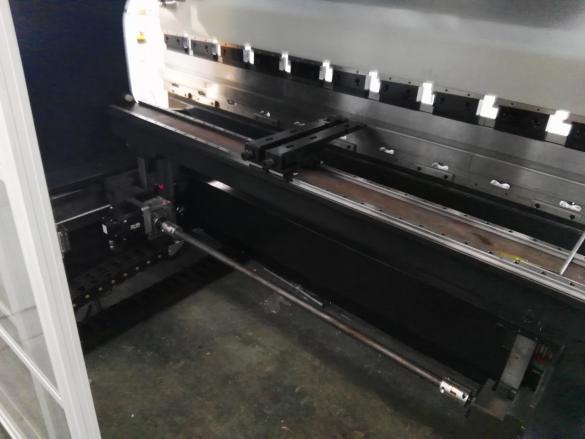 High Quality Sheet Metal Hydraulic Press Brake Machine Màquina de frens de premsa hidràulica de xapa d'alta qualitat