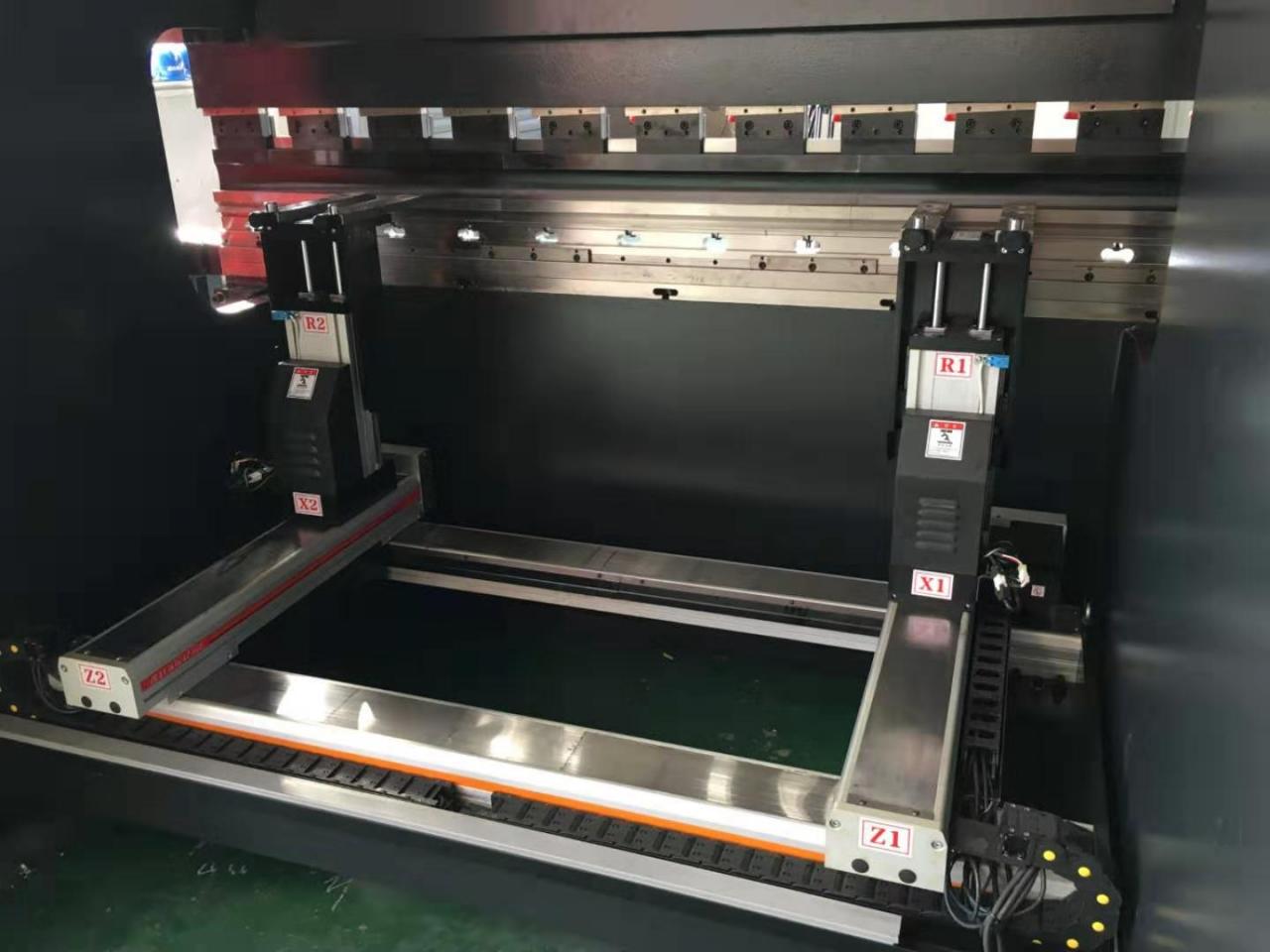 Hydraulic Stainless Steel Wc67y/k-300/6000 Mould Crowning Press Brake Fre de premsa de coronació hidràulica d'acer inoxidable Wc67y/k-300/6000