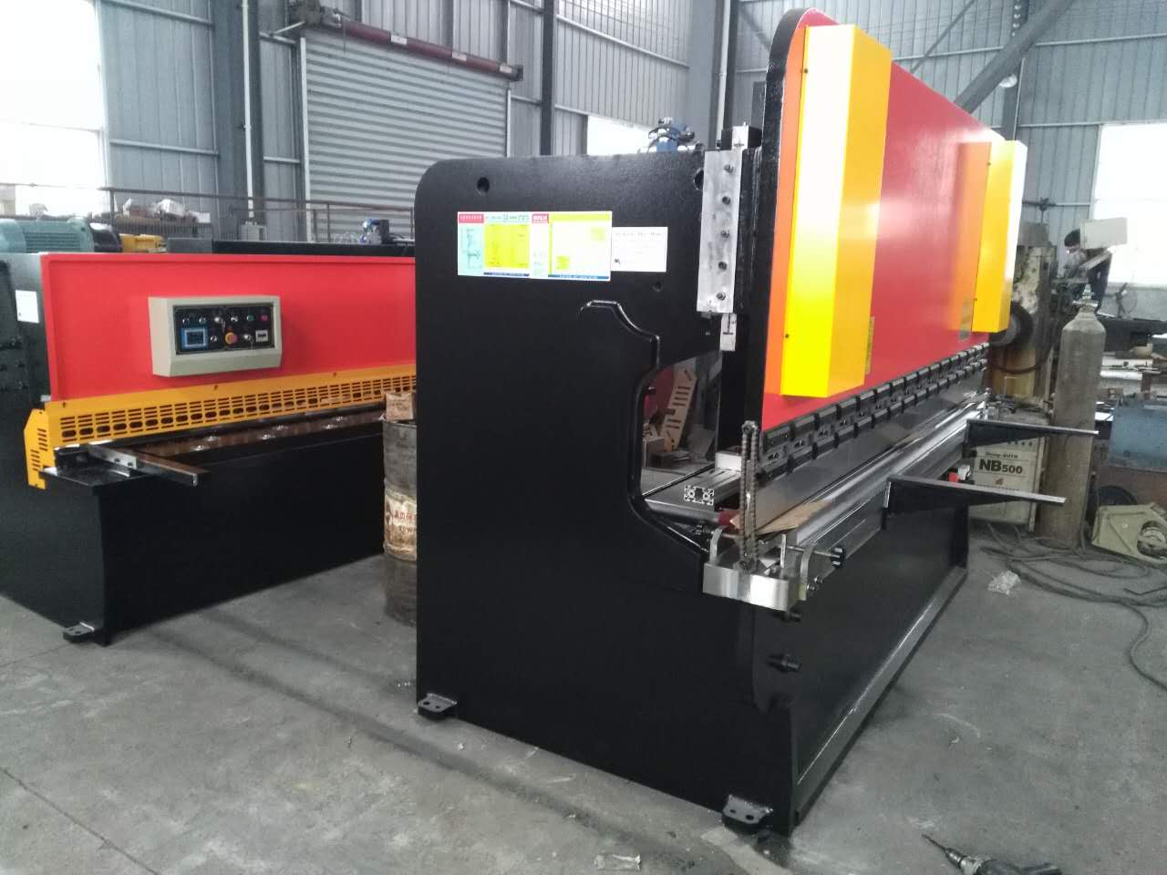 Hydraulic Swing Beam Guillotine Shears Qc12y-4x2500 Cisalla de guillotina de biga oscil·lant hidràulica Qc12y-4x2500