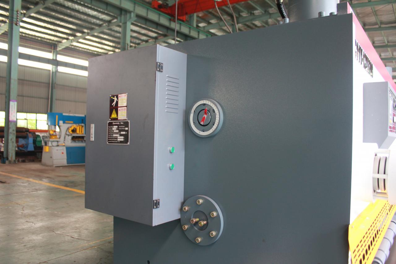 Qc11y Metal Plate Hydraulic Guillotine Shearing Machine For Sale Màquina de cisalla de guillotina hidràulica de plaques metàl·liques Qc11y en venda