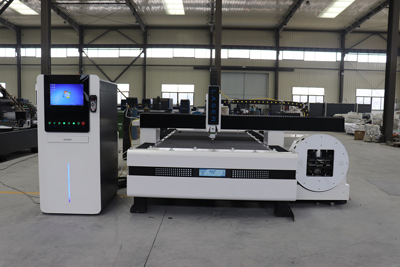 Rotary Cnc Metal Pipe Tube Sheet Laser Cutter 2000w Fiber Laser Cutting Machine Màquina de tall làser de fibra de 2000 w de làser de xapa de tubs de metall rotatiu CNC
