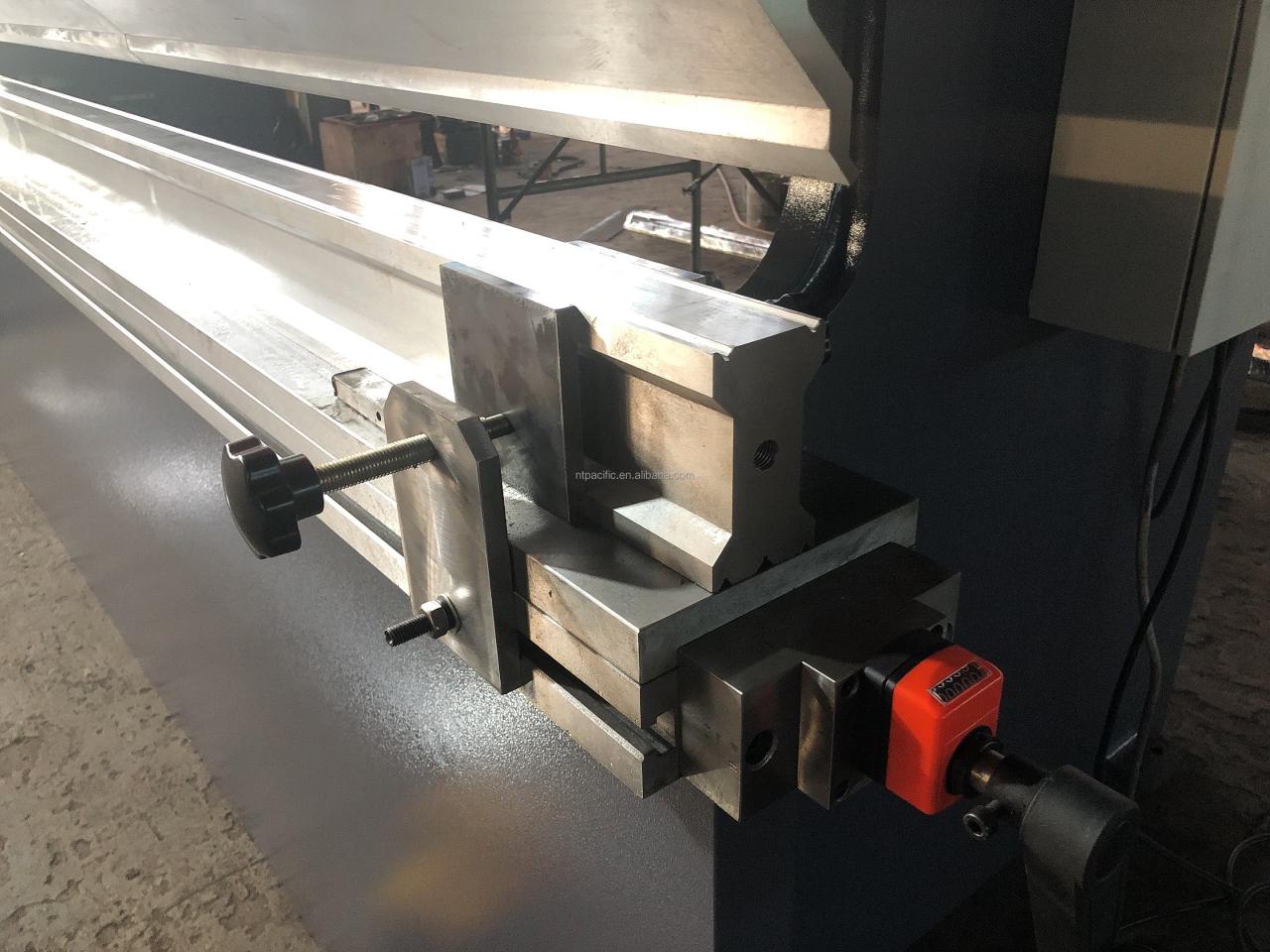 Wc67k Cnc Aluminum Iron Plate Hydraulic Press Brake Cnc Metal Sheet Bending Machine Wc67k Cnc Placa de ferro d'alumini Fre de premsa hidràulica Cnc Dobladora de xapes metàl·liques
