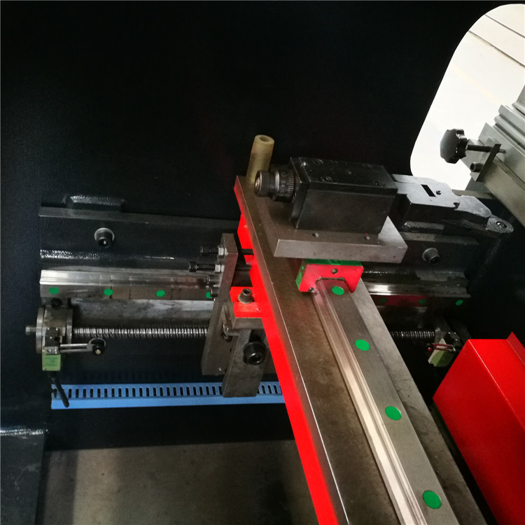 Wc67y-160 4000 Hydraulic Press Brake Cnc Metal Bending Machine For 4000mm Width Steel Wc67y-160 4000 Fre de premsa hidràulica Màquina de flexió de metall CNC per a acer de 4000 mm d'amplada