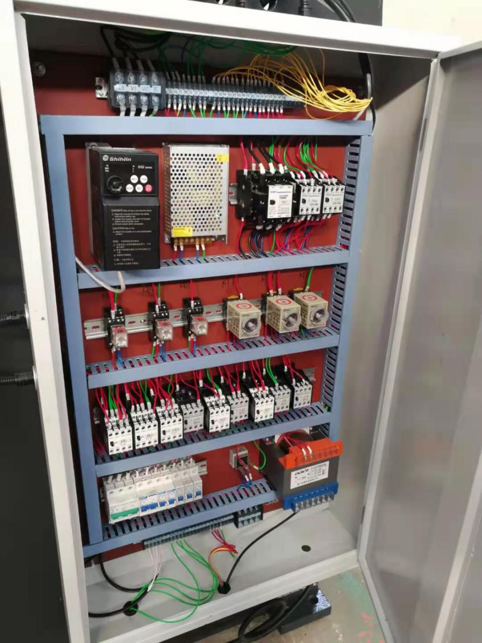 Wc67y-160 4000 Hydraulic Press Brake Cnc Metal Bending Machine For 4000mm Width Steel Wc67y-160 4000 Fre de premsa hidràulica Màquina de flexió de metall CNC per a acer de 4000 mm d'amplada